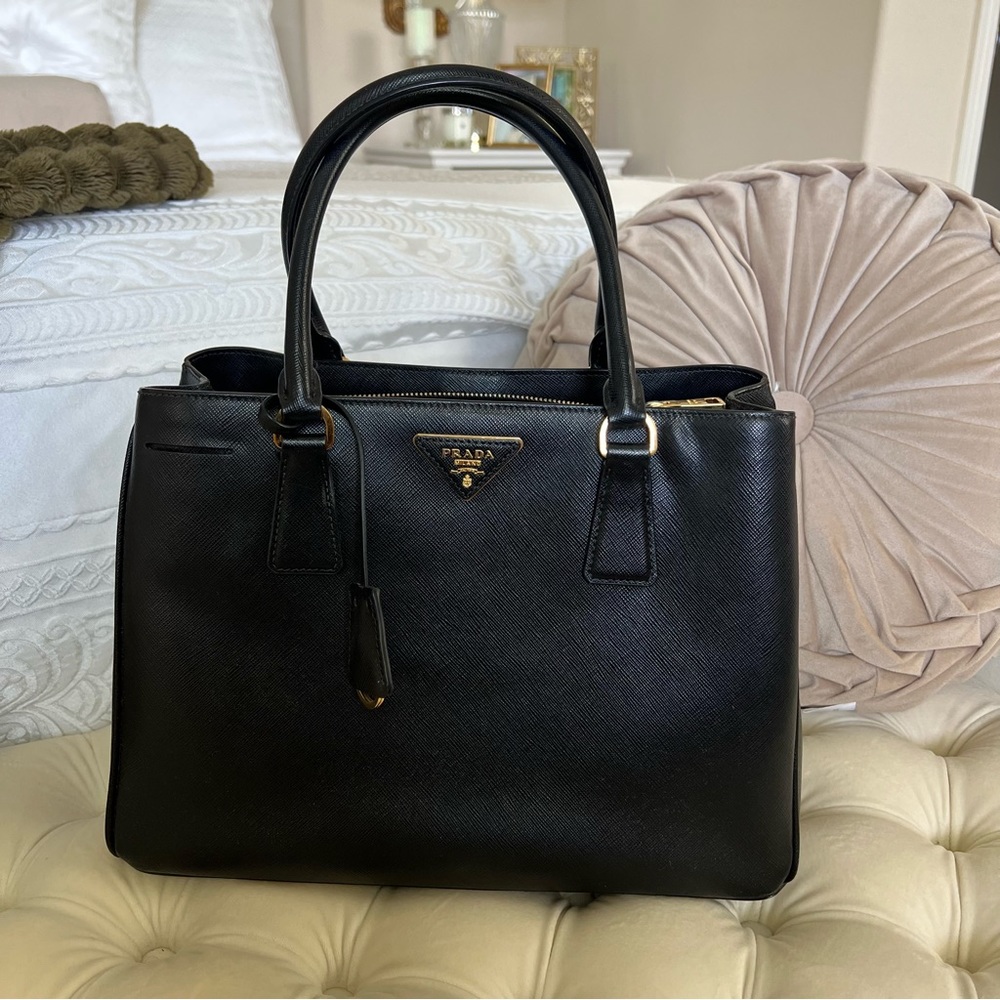 SOLD: Medium Prada galleria saffiano crossbody bag black